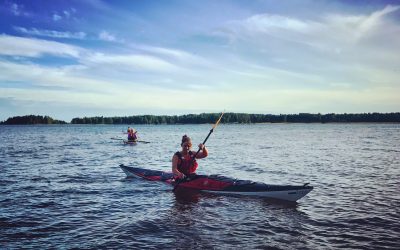 Kajakpaddling och testning av olika kajaker